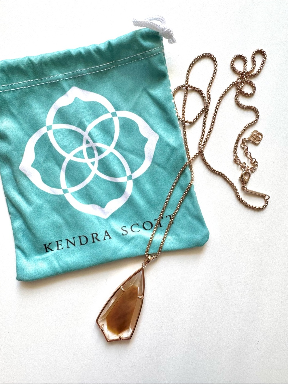 Kendra Scott rose gold necklace